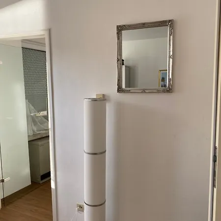 Zentral An Der Moselpromenade