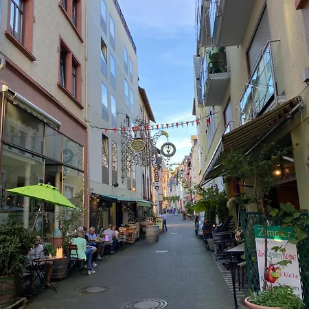Zentral An Der Moselpromenade * Целль-ан-дер-Мозель