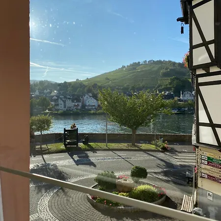 Zentral An Der Moselpromenade * Zell an der Mosel